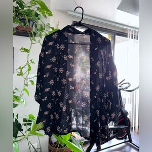 $5 SALE 🔔IF WHEN BUNDLED with other marked $5  Lucky Brand Floral cardigan